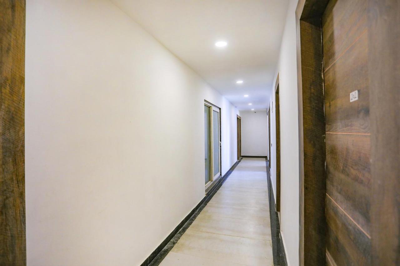 Fabexpress F9 Noida Sector 27 Hotel Exterior photo