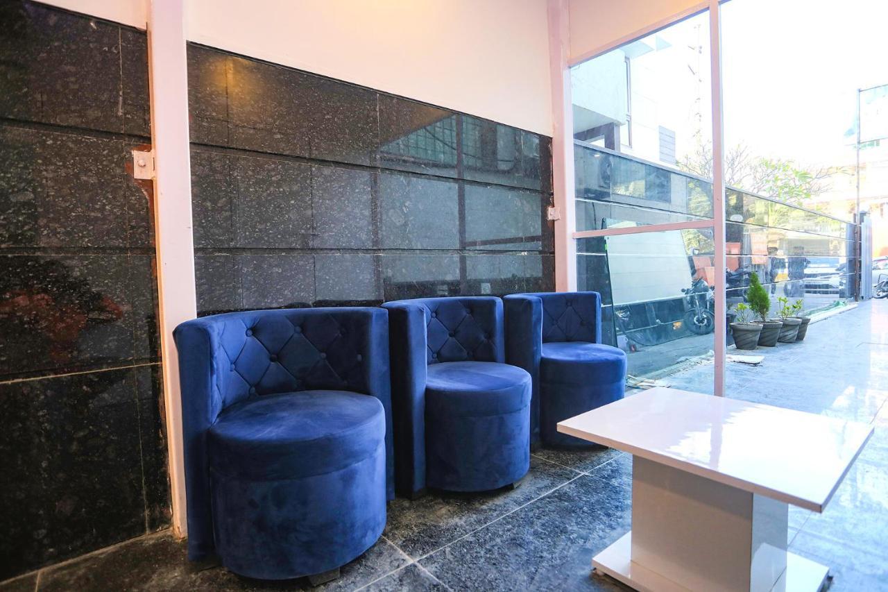 Fabexpress F9 Noida Sector 27 Hotel Exterior photo
