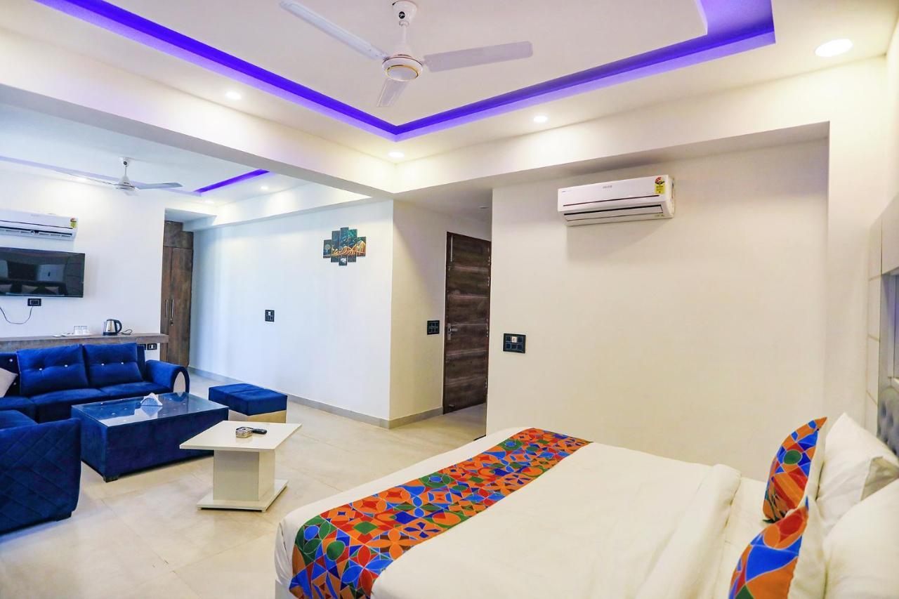 Fabexpress F9 Noida Sector 27 Hotel Exterior photo